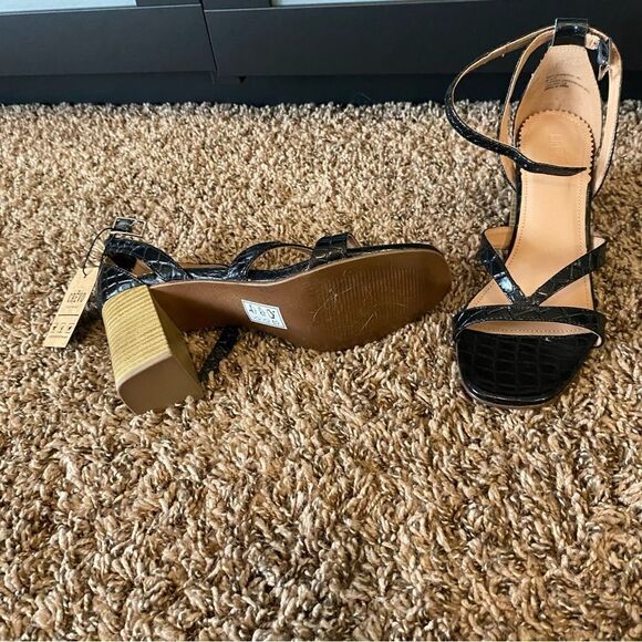 CREVO Kaitlin Block Heel Sandal - Picture 9 of 11